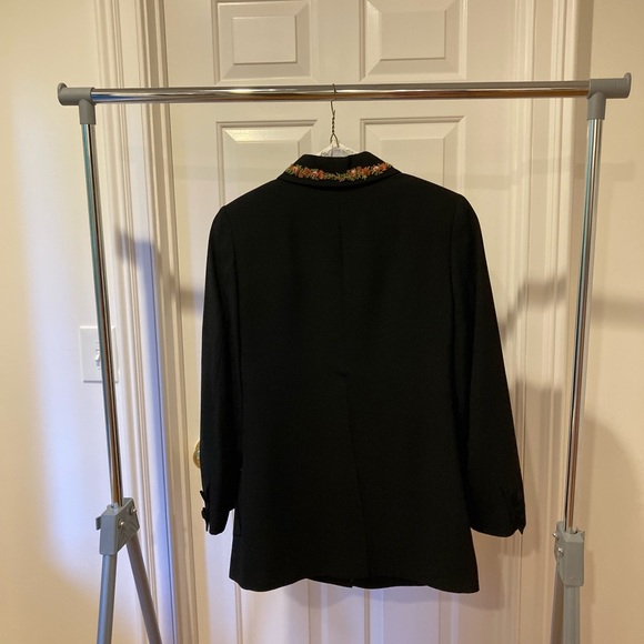 Blumarime beaded floral collar. Wool. Black. Size 6. - Picture 5 of 10